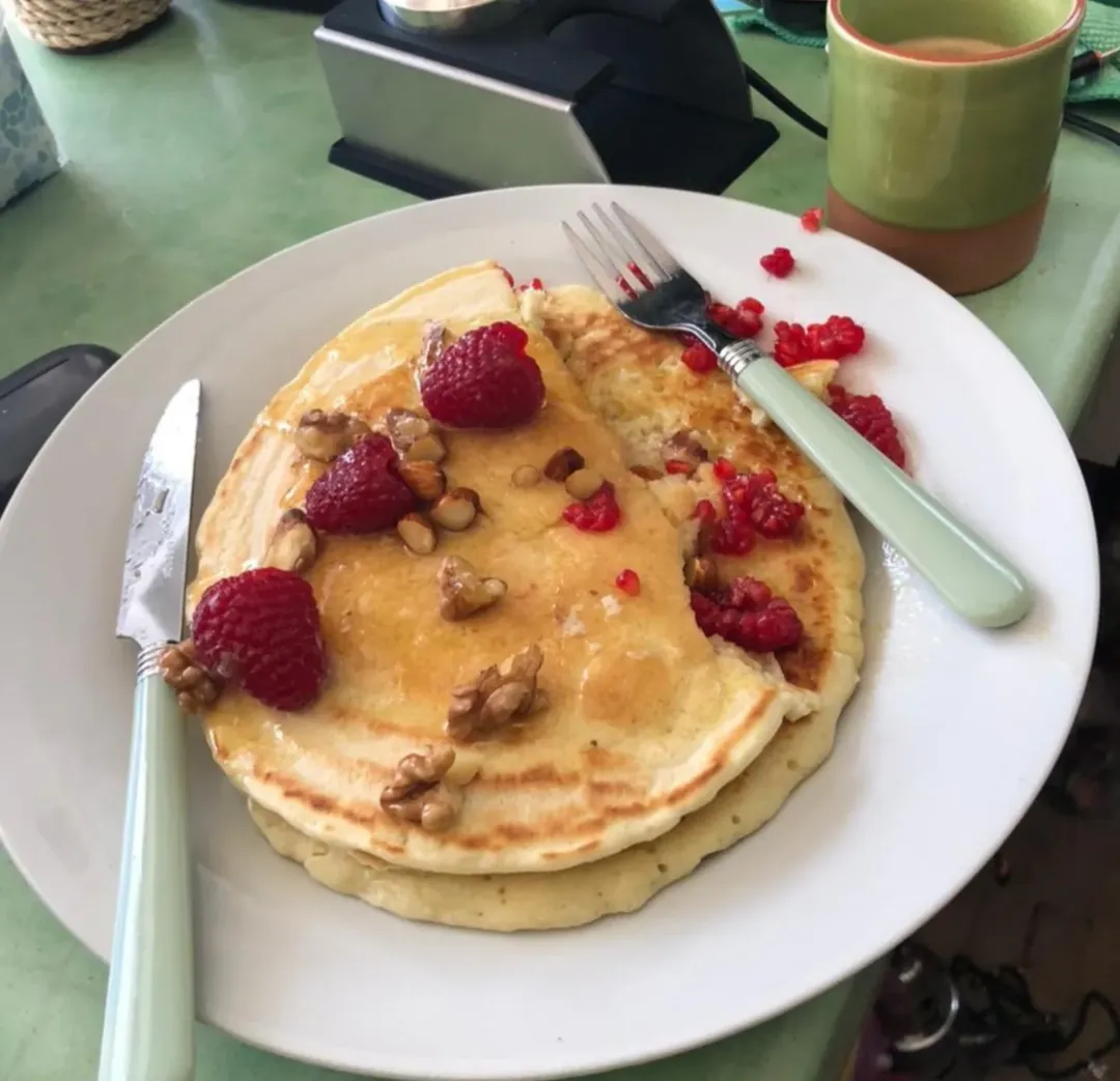 Fluffy Pancakes with Fresh Berries